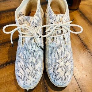 Toms wedges